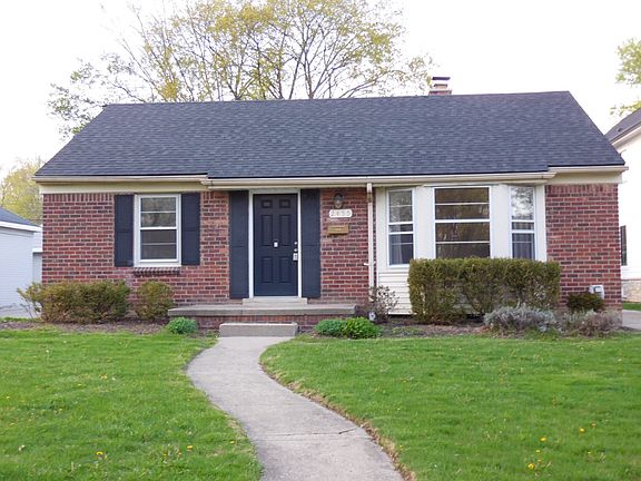 2nd image of 2455 Buckingham Ave