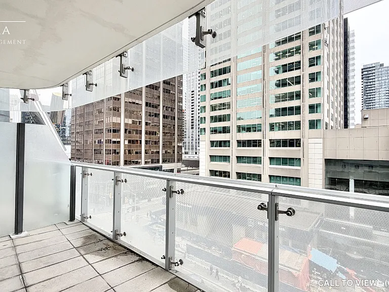 1 Bloor St E #524 — Photo 16