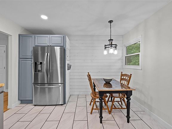 5th image of 1488 Ladd Ave