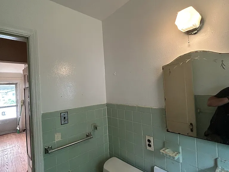 19820 Lyndon St — Photo 2