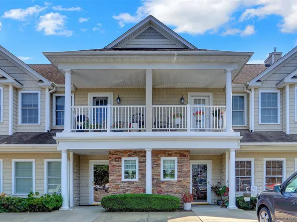 16 Della Drive, West Babylon, NY 11704