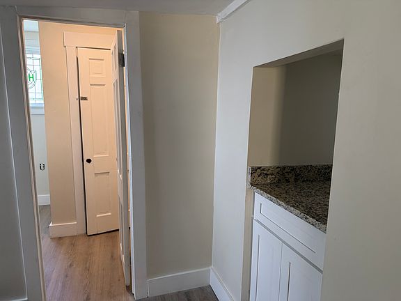 5th image of 115 S 4th St #B
