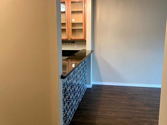 4th image of 3030 Suncrest Dr Unit 412