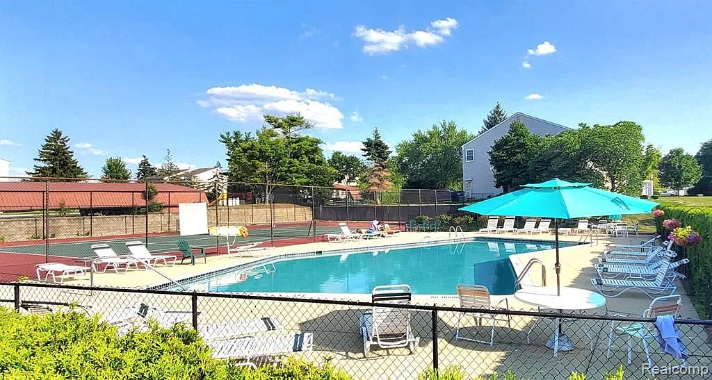 2 bed, 1.5 bath, 1024 sqft, $1,445 — Photo 3