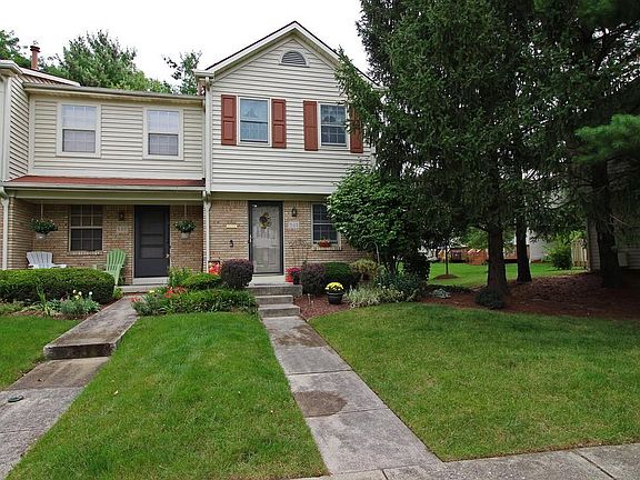 3rd image of 522 E Foxtrail Cres