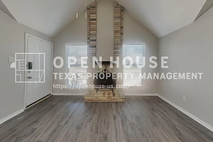 3 bed, 2.0 bath, 1298 sqft, $1,790 — Photo 3