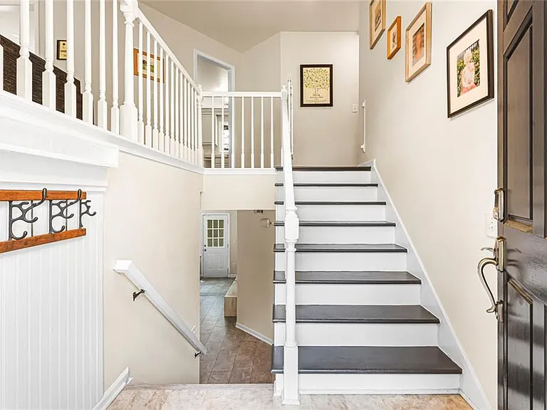 105 Leyland Ct — Photo 2