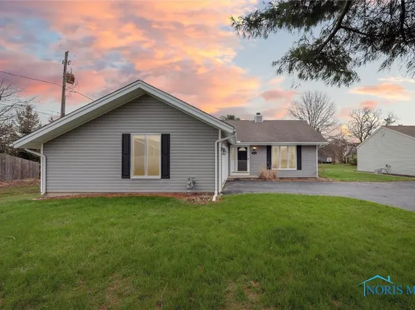 18988 Glouchester Dr, Bowling Green, OH 43402