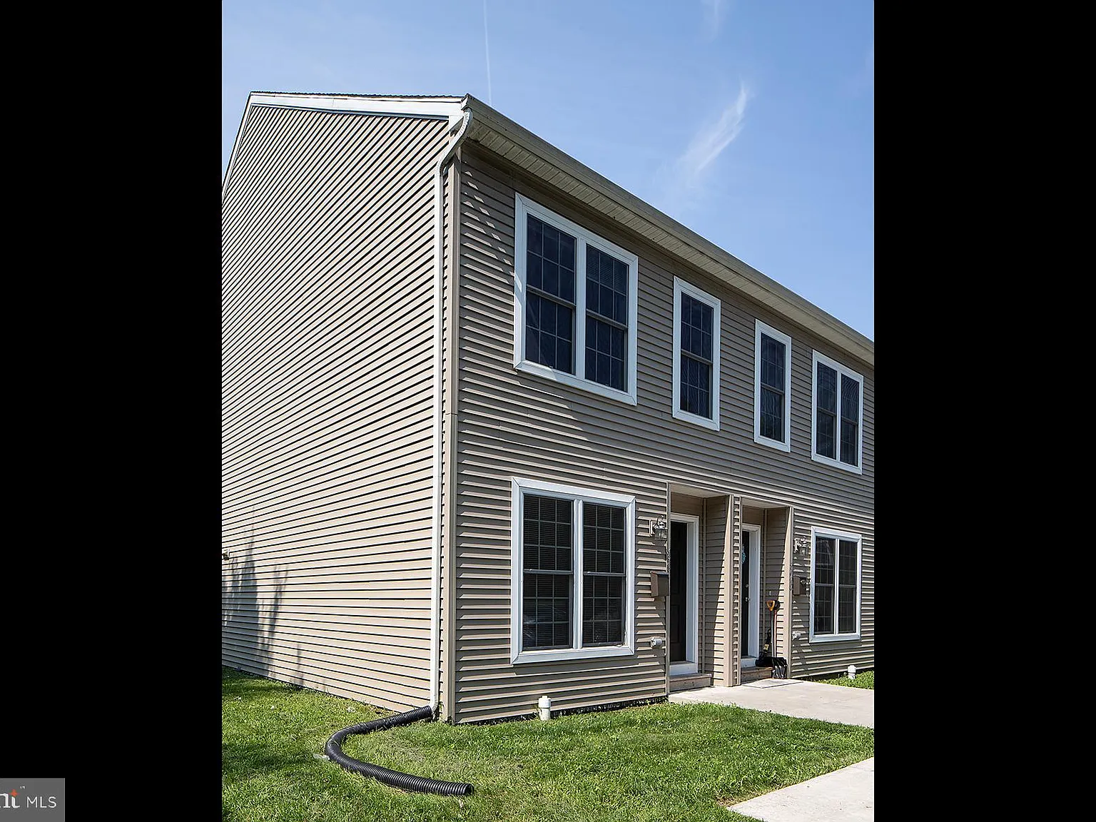 3 bed, 1.5 bath, 1276 sqft, $1,980 — Photo 3