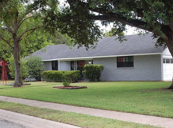 4th image of 701 Morning Glory Dr