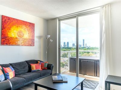900 SW 8th St APT 710, Miami, FL, 33130
