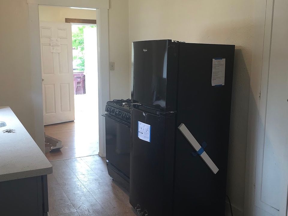 1st image of 22903 Grand St #8