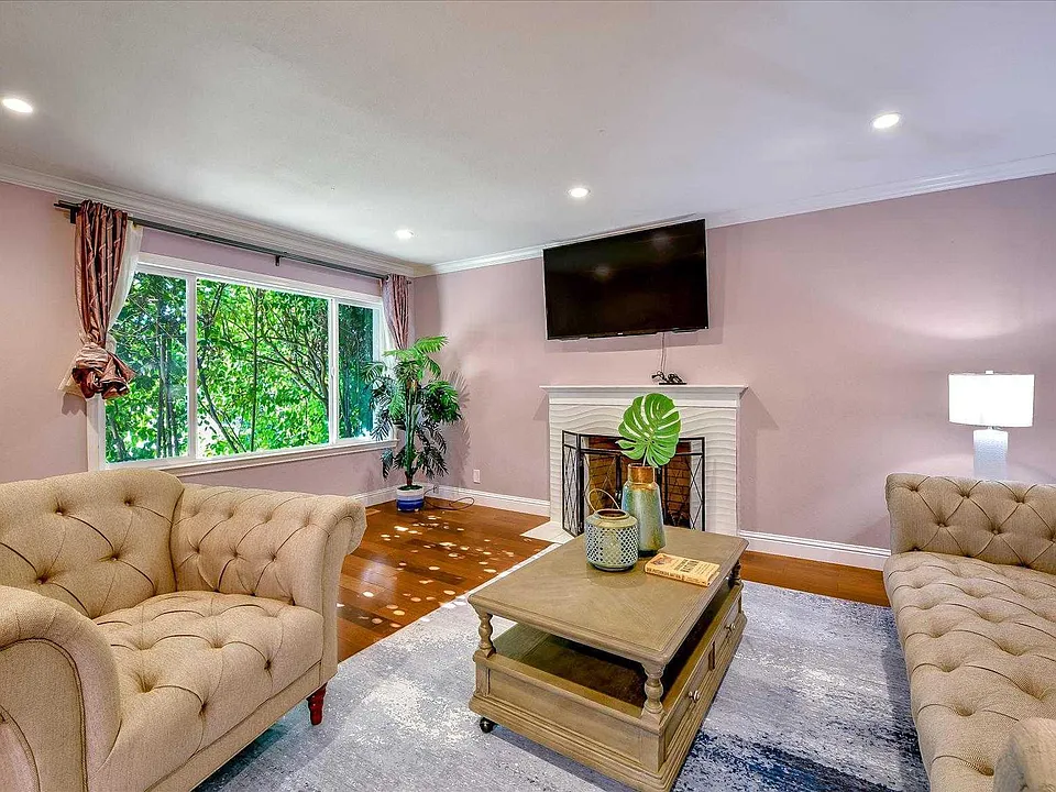 300 Salsbury Dr