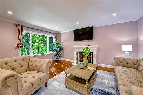 300 Salsbury Dr Photo 1