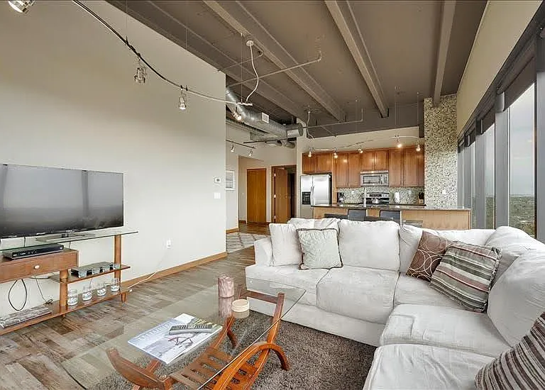 100 Park Ave W #2104 — Photo 4