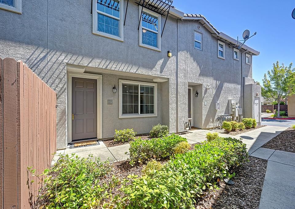 1st image of 1102 Ferry Cir