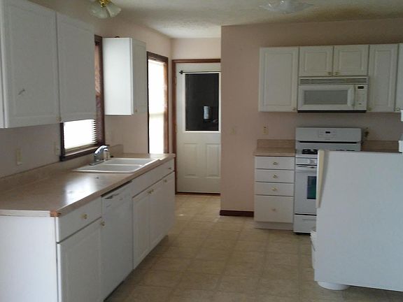 2nd image of 605 W Fike Ave