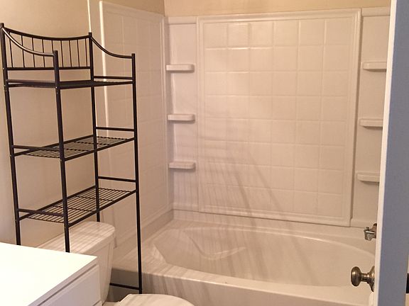 2nd image of 6525 Clayton Ave APT 1E