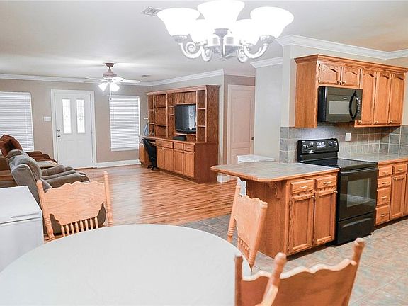 4th image of 14420 Pine Ln