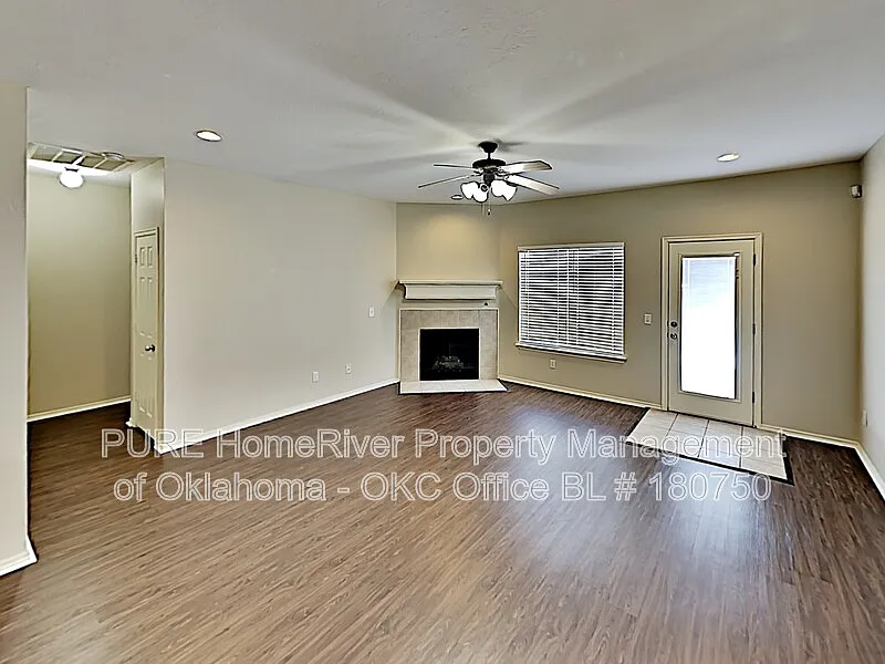 3 bed, 2.0 bath, 1188 sqft, $1,445 — Photo 2