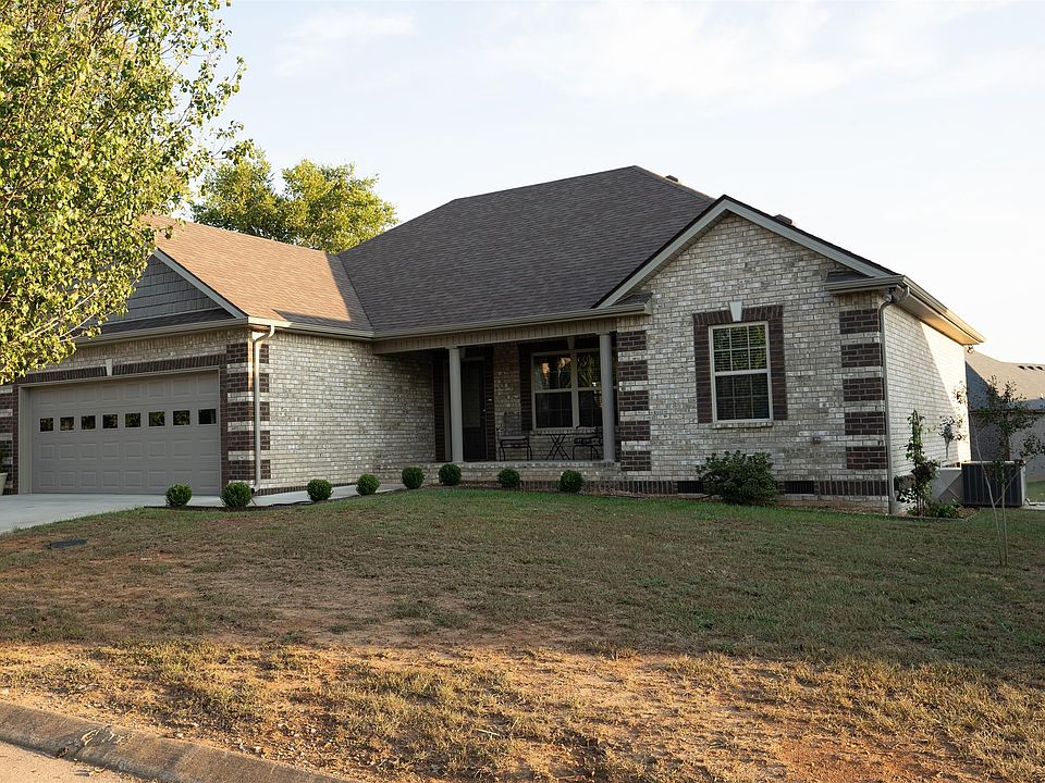 1st image of 103 Saint James Pl