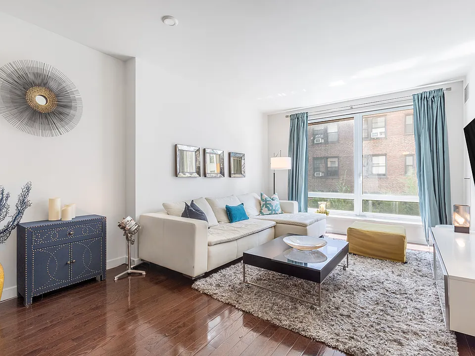 462 W 58th St #2F
