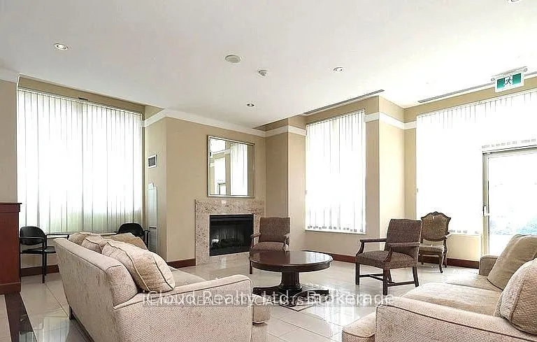 1359 Rathburn Rd E #408 — Photo 12