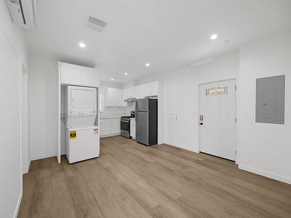 3rd image of 308 N Catalina Ave #3