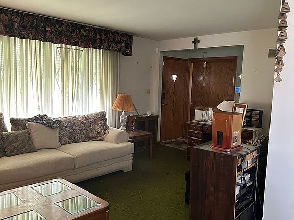 5th image of 526 Manistee Ave