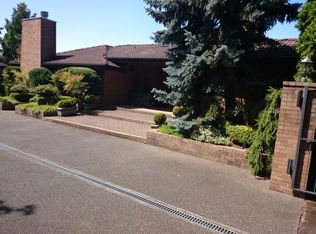 3903 Hillcrest Ave SW, Seattle, WA 98116