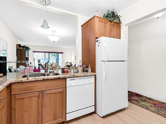 4th image of 7865 Camino Real #L-220