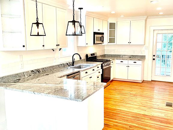 5th image of 211 Mingus St