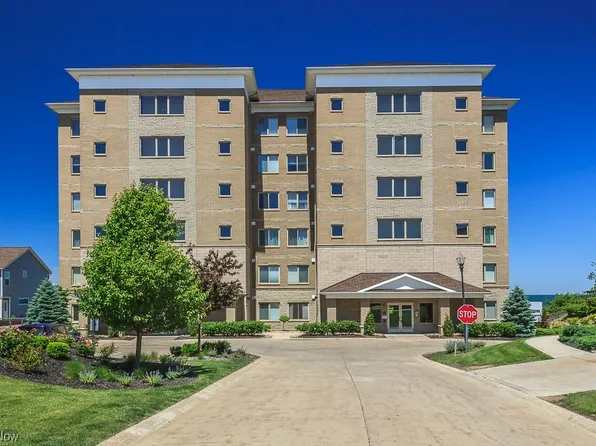 9521 Larimar Dr, Eastlake, OH 44095