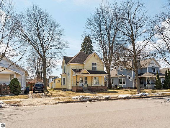 2nd image of 311 W 12th St