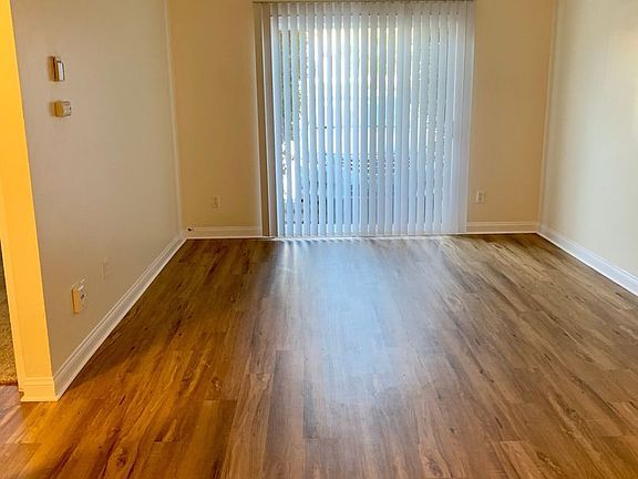 4th image of 4728 Lamont St #6