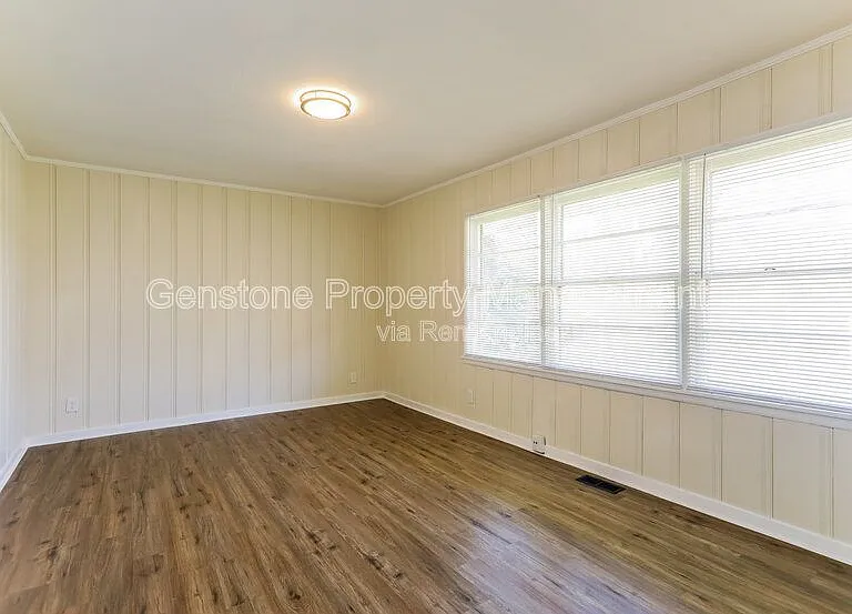 2629 Wood Dr NE — Photo 7