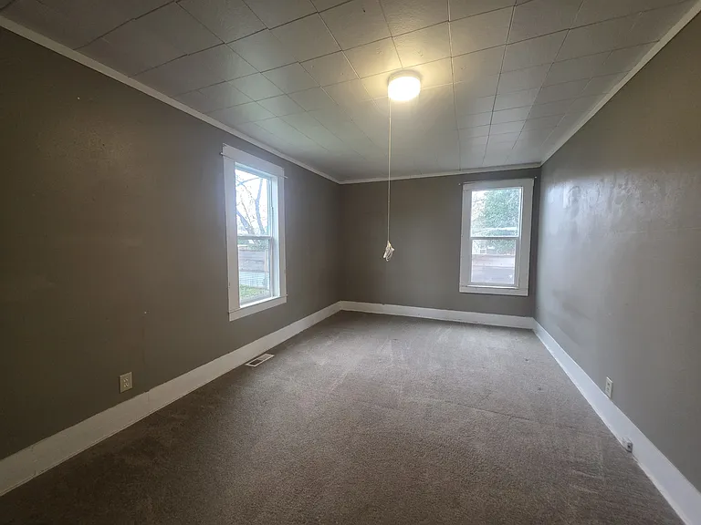 634 SW Church St — Photo 19