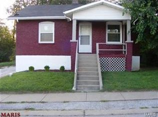2111 Crescent Ave, Saint Louis, MO 63121