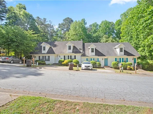 6712 Lakewood Dr, Douglasville, GA 30135