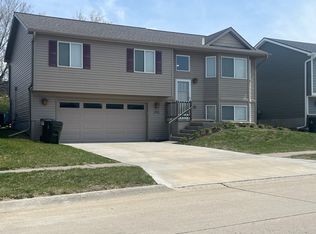 840 Autumn Pkwy, Hickman, NE 68372