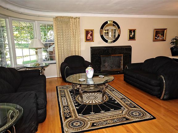 4th image of 8820 Julia Dent Dr