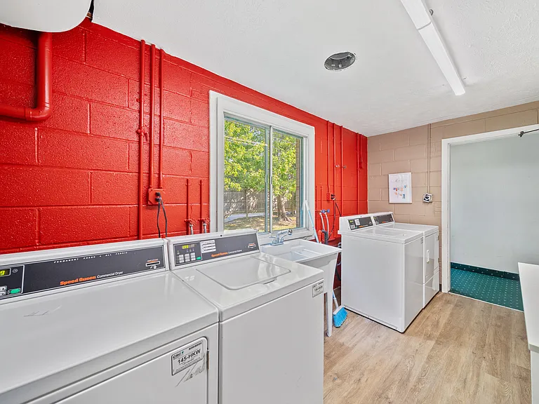 Heatherstone Apartments — Photo 26