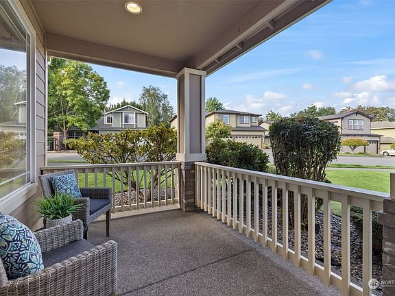 2nd image of 901 N Laurel Lane