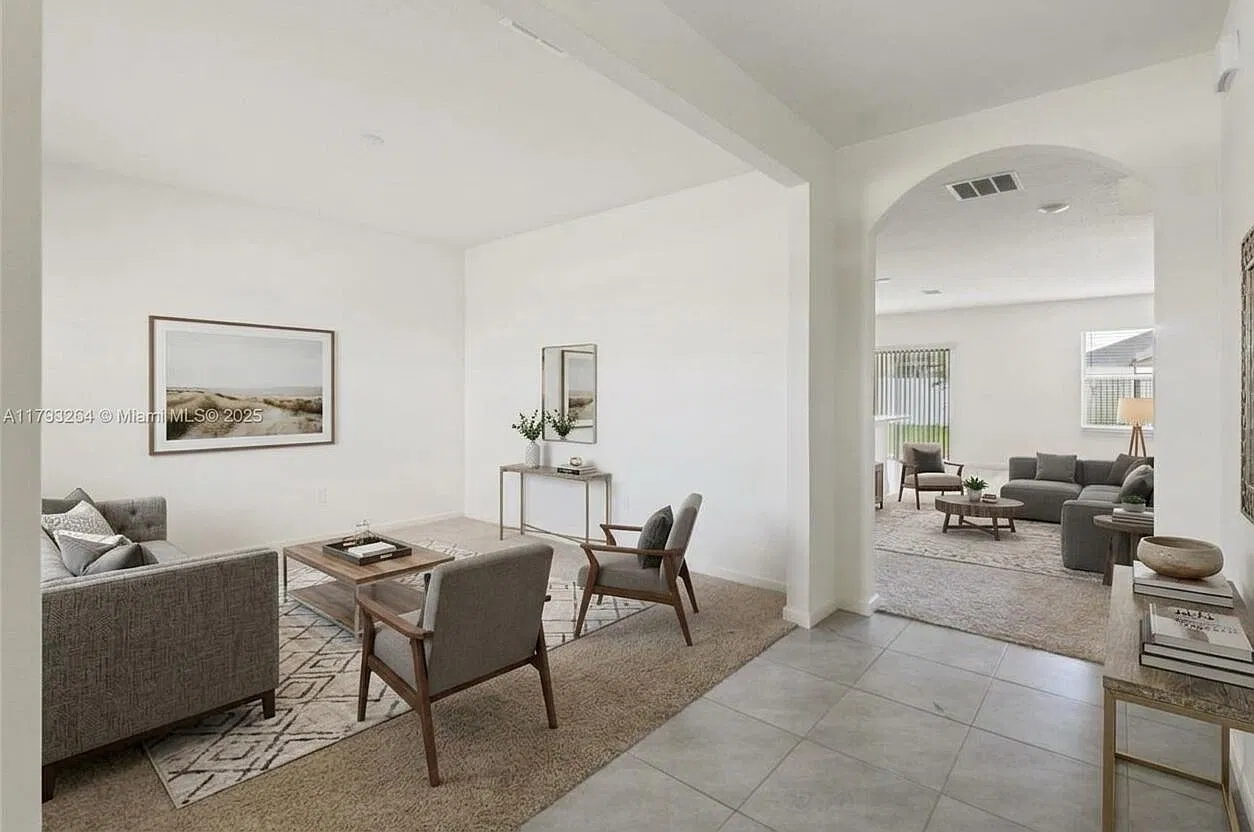 5 bed, 3.0 bath, 2634 sqft, $3,600 — Photo 2