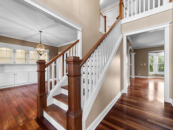 3rd image of 295 Zinnia St