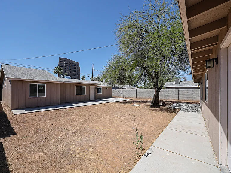 1053 E Weldon Ave — Photo 41