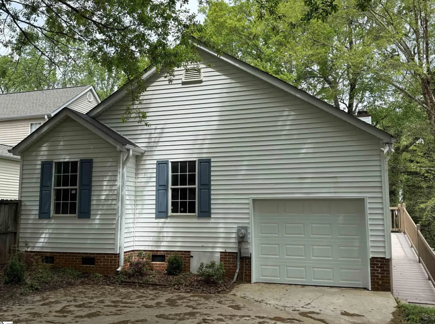 Charming 4/3 Home Downtown Greenville! — Photo 2