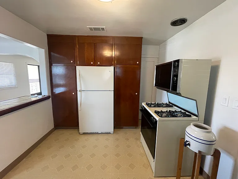14157 Euclid Ave — Photo 12