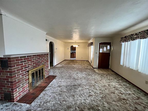 3rd image of 2309 Fairview Cir