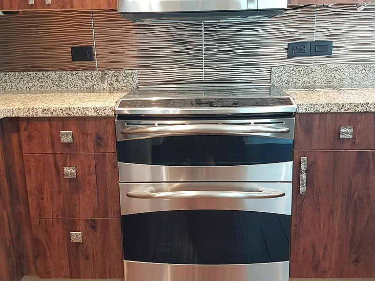 Microwave and double oven range with one for pizza!